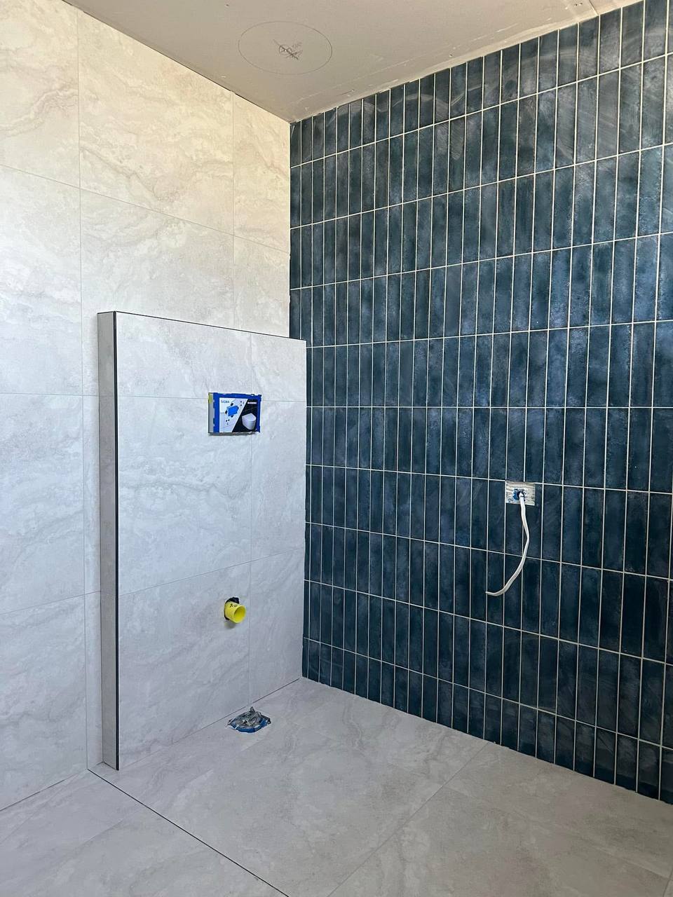 How to Choose the Right Tiles for Your Bathroom (Style, Size & Budget)